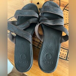 CROCS Dark Brown Print Strappy Sandals. Size 8